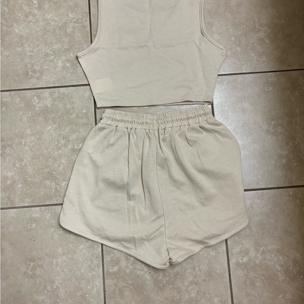 Two piece set - Picture 4 of 4